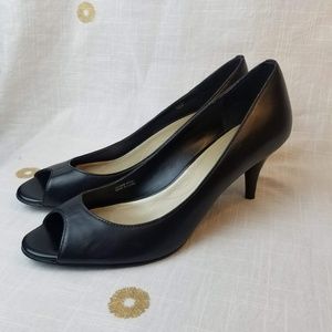 ⬇️$38 NWOB Tahari 'Marie' Peeptoe Black Pumps